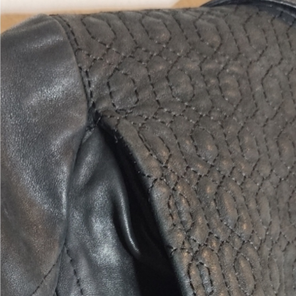 100% Lambs Skin Black Leather Jacket | BKE
Sz S/P Like New | THEYSKEN’S THEORY - Picture 8 of 13